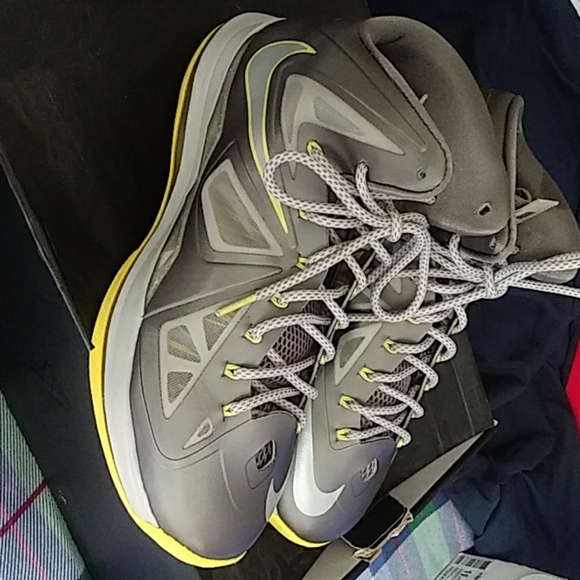 Shoes - Picture 2 of 3